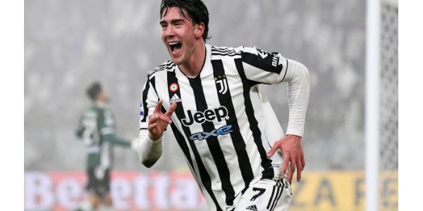 Dušan Vlahović marca el primer gol en la Champions League